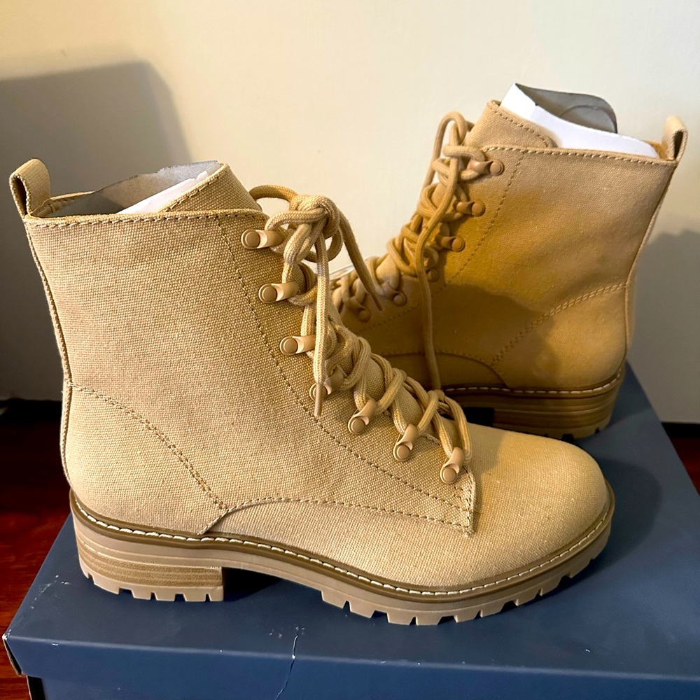 Universal Thread tan canvas boots